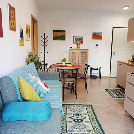Mimoza's Apartment- In The Center Near The Pyramid Tirana